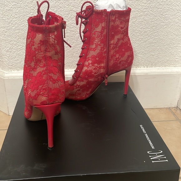 I.N.C. Indira size 5.5 red lace booties - Picture 5 of 6